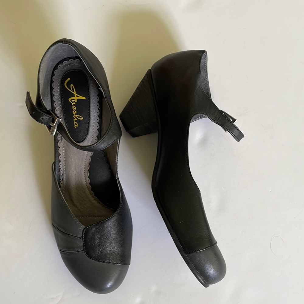 Anesha black gray lily heeled shoes 38 =7-7.5. Heel 2.5